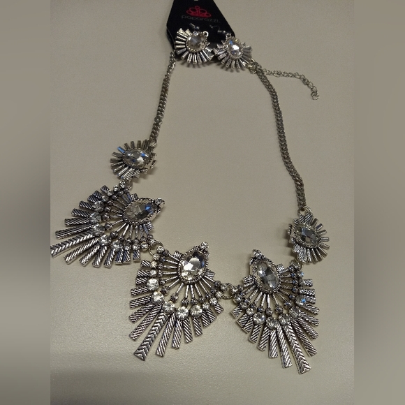 Stunning Large Ornate Rhinestone Necklace with Earings set - Picture 2 of 7